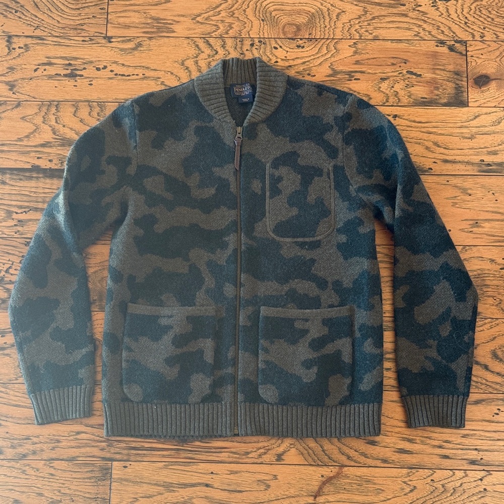 Pendleton Women’s Zip Up Sweater - Black and Gray Camouflage